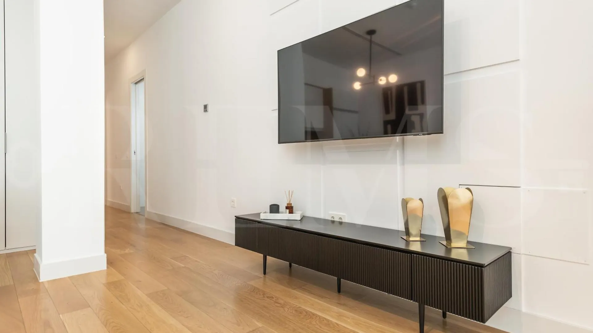 Artistic And Spacious Apartment By Rems マラガ